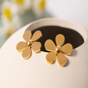 Gold Flower Earrings - Minimalist Five-Petal Design
