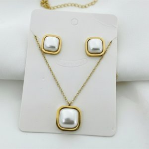 Luxe Pearl Square Pendant Necklace