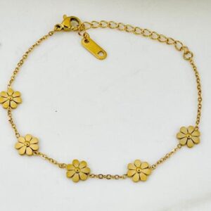 The Flora Petite Daisy Chain